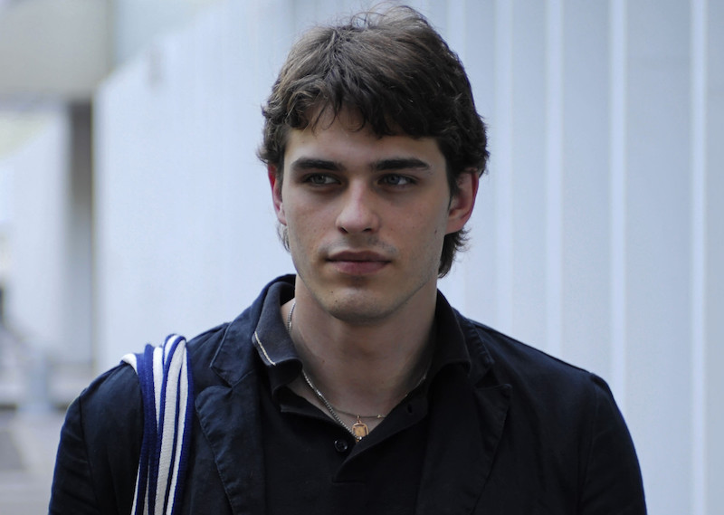 Василий Степанов, актёр одной роли фильма «Обитаемый остров», выбросился из окна своей квартиры